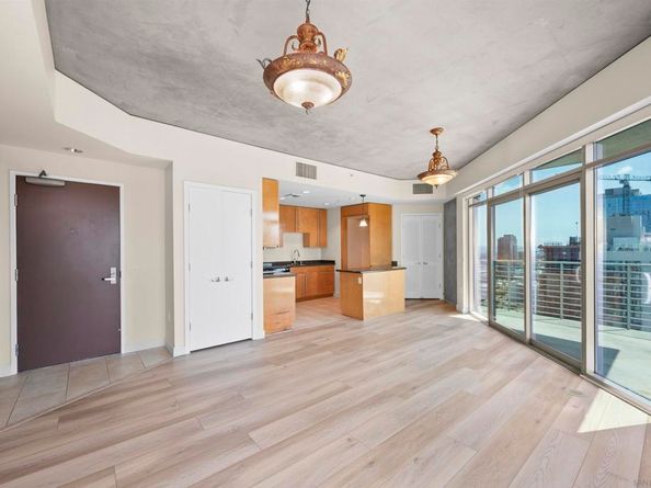 801 Ash 1701, San Diego CA 92101