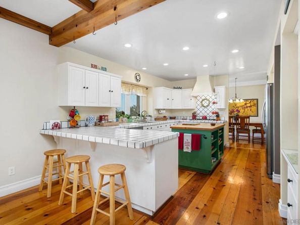 785 Mason Cir, Vista CA 92084