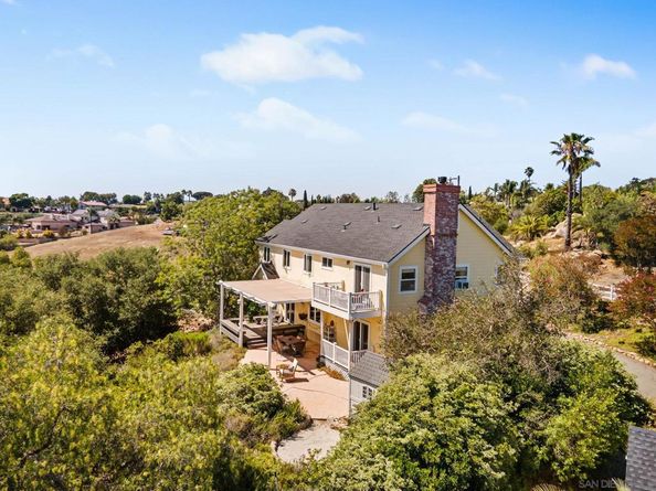 785 Mason Cir, Vista CA 92084