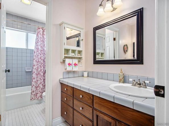 785 Mason Cir, Vista CA 92084
