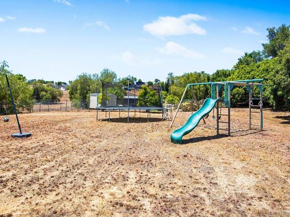 785 Mason Cir, Vista CA 92084