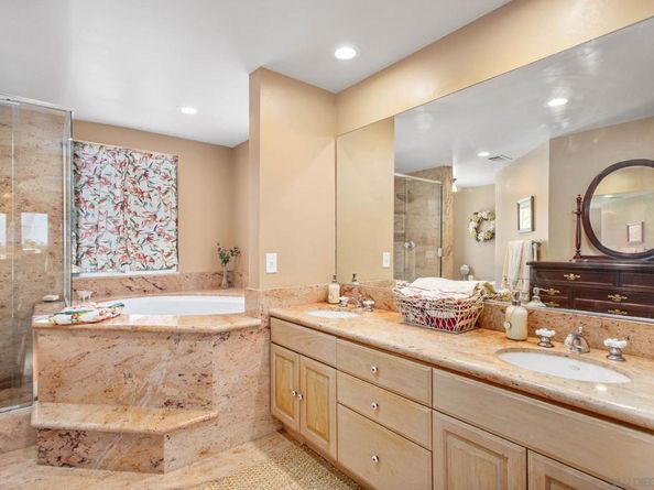 785 Mason Cir, Vista CA 92084