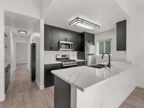 1152 54 Pacific Beach Dr, San Diego CA 92109