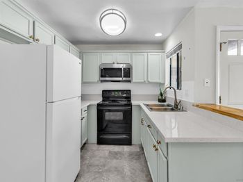 3566 Sunset Ln