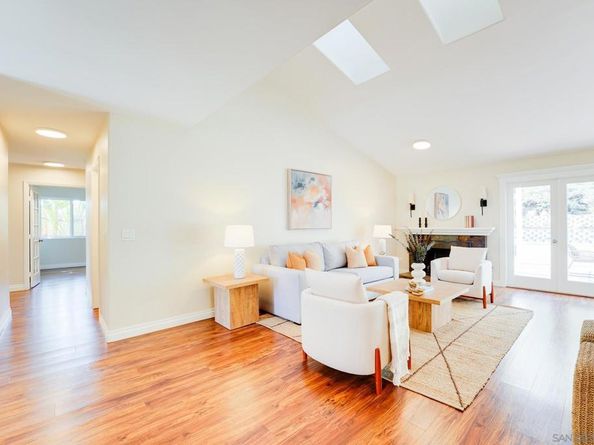 7115 Manzanita St, Carlsbad CA 92011