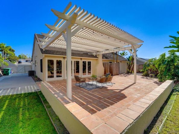 7115 Manzanita St, Carlsbad CA 92011