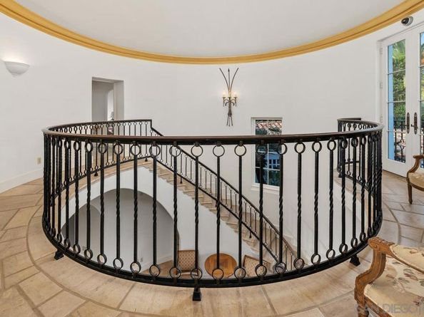 6692 La Jolla Scenic Dr S, La Jolla CA 92037