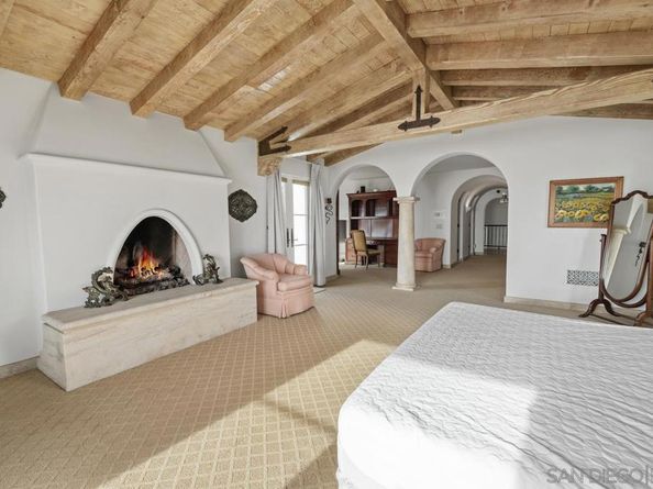 6692 La Jolla Scenic Dr S, La Jolla CA 92037