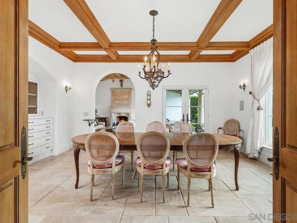 6692 La Jolla Scenic Dr S, La Jolla CA 92037