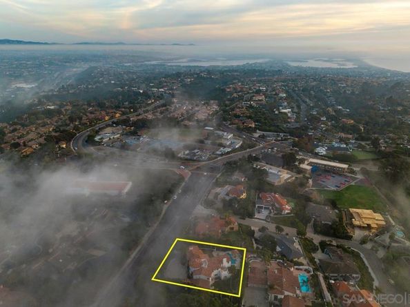 6692 La Jolla Scenic Dr S, La Jolla CA 92037