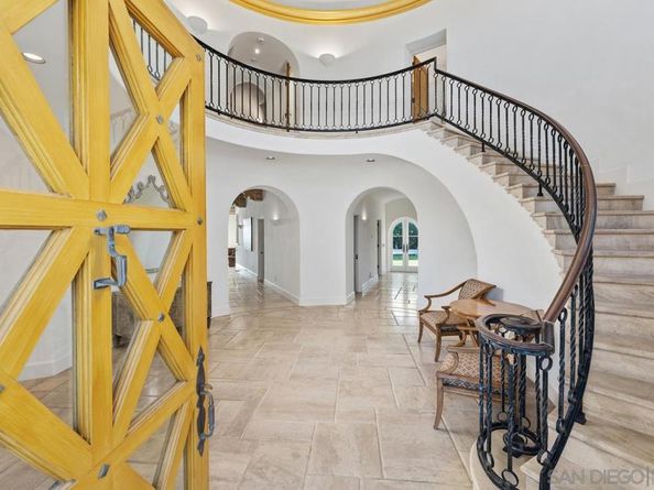 6692 La Jolla Scenic Dr S, La Jolla CA 92037