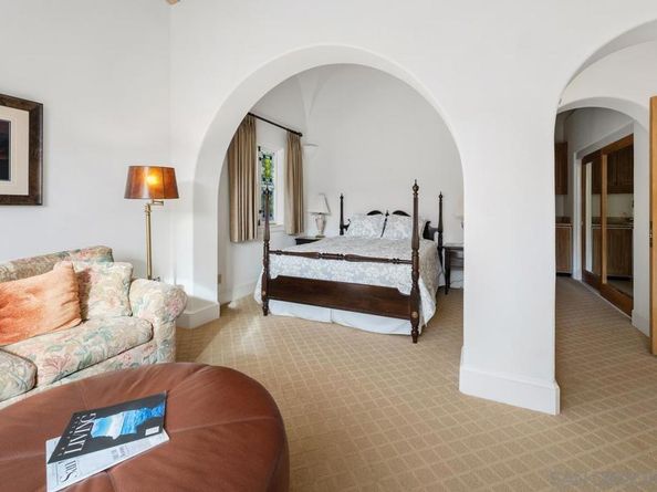 6692 La Jolla Scenic Dr S, La Jolla CA 92037