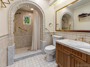 6692 La Jolla Scenic Dr S, La Jolla CA 92037