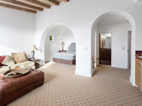 6692 La Jolla Scenic Dr S, La Jolla CA 92037