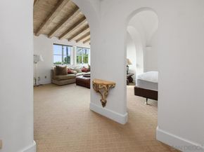 6692 La Jolla Scenic Dr S, La Jolla CA 92037