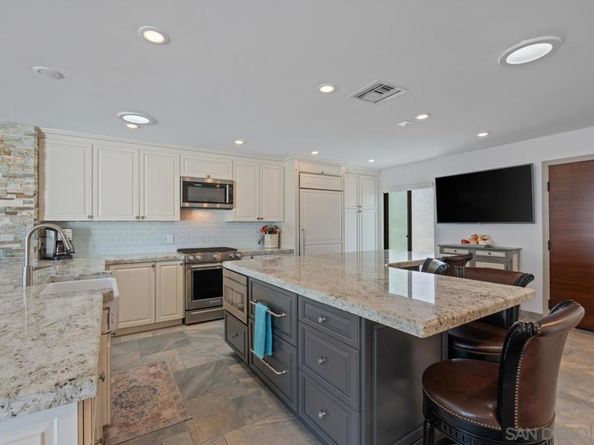 100 Coast 405, La Jolla CA 92037