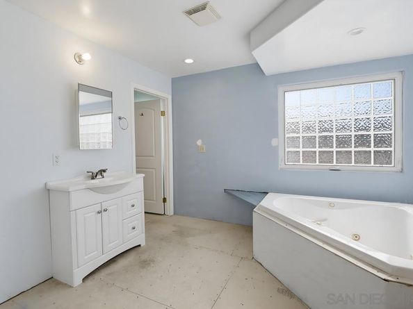 131 Scenic Dr, El Cajon CA 92021