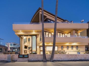 3921 Ocean Front Walk