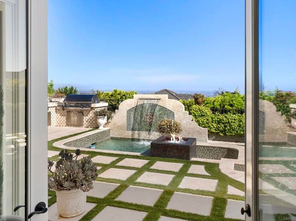 6815 S La Jolla Scenic Drive, La Jolla CA 92037