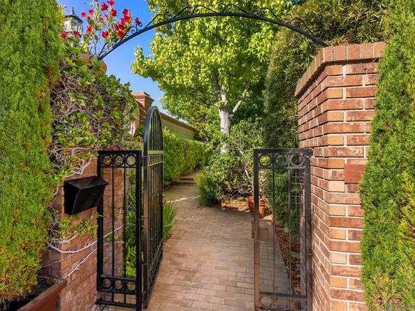 6815 S La Jolla Scenic Drive, La Jolla CA 92037