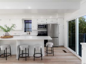 7850 Roseland Dr, La Jolla CA 92037