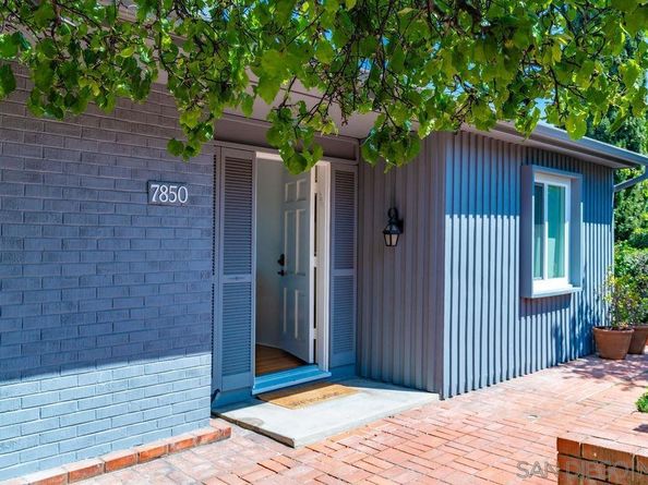7850 Roseland Dr, La Jolla CA 92037