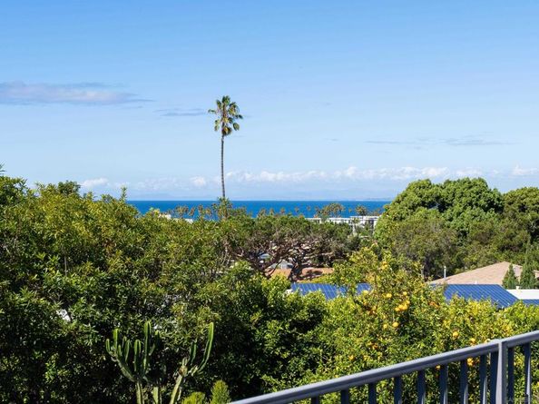 7850 Roseland Dr, La Jolla CA 92037
