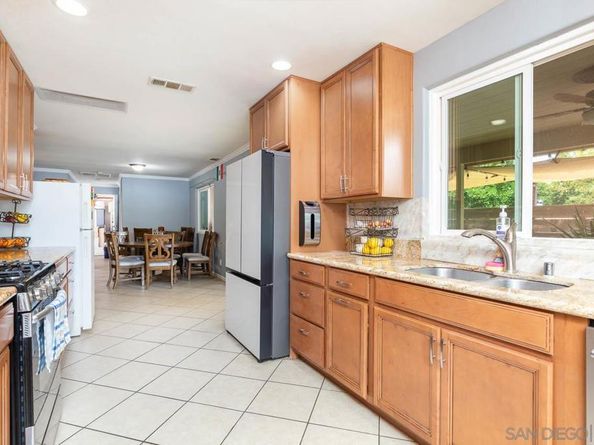 1339 Windsong Ln, Escondido CA 92026