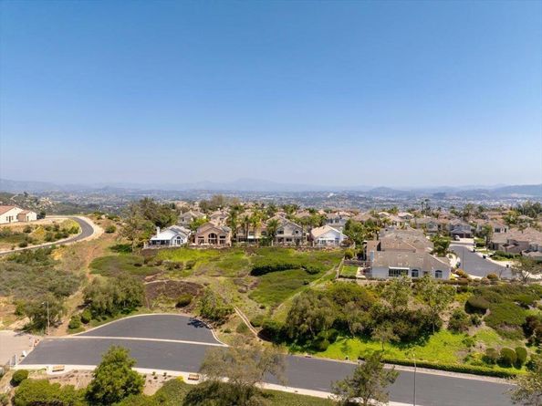 2292 Rock Crest Gln, Escondido CA 92026