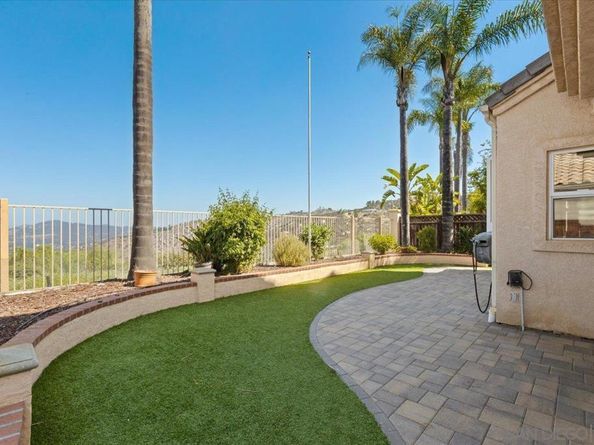 2292 Rock Crest Gln, Escondido CA 92026
