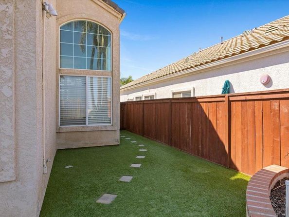 2292 Rock Crest Gln, Escondido CA 92026