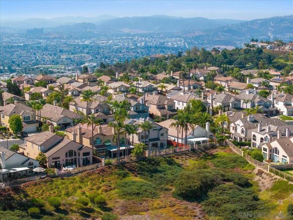 2292 Rock Crest Gln, Escondido CA 92026