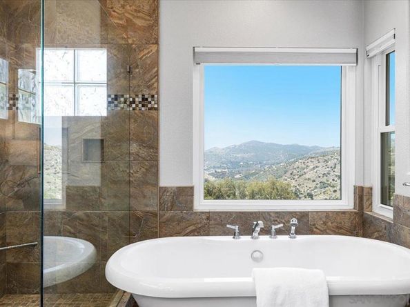 2292 Rock Crest Gln, Escondido CA 92026