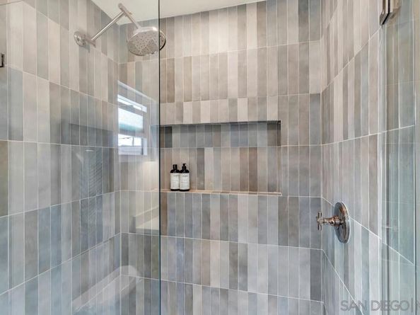 2275 Emerald St, San Diego CA 92109