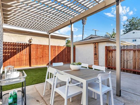 2275 Emerald St, San Diego CA 92109