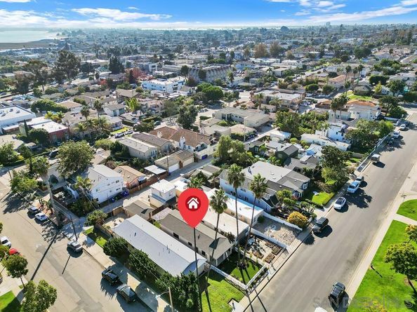 2275 Emerald St, San Diego CA 92109