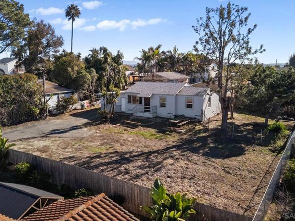 1760 Olive Ave, Vista CA 92083