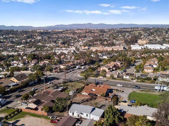 1760 Olive Ave, Vista CA 92083