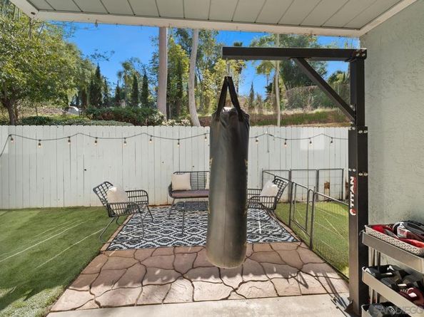 1564 Tanglewood Ln 19, Escondido CA 92029