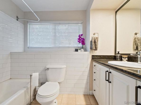 1564 Tanglewood Ln 19, Escondido CA 92029