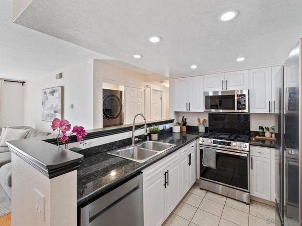 1564 Tanglewood Ln 19, Escondido CA 92029