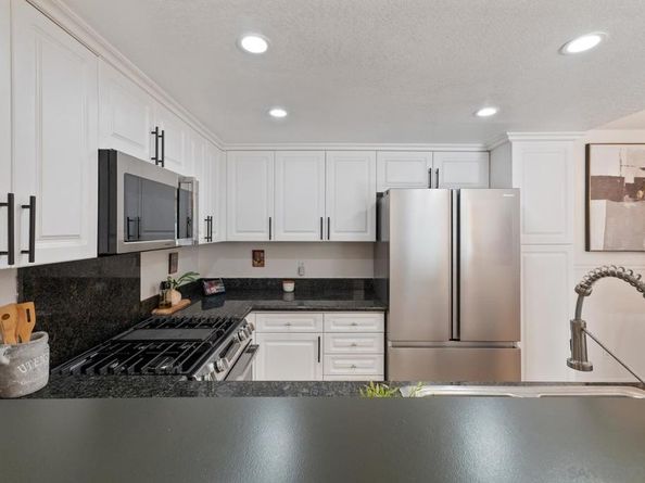 1564 Tanglewood Ln 19, Escondido CA 92029