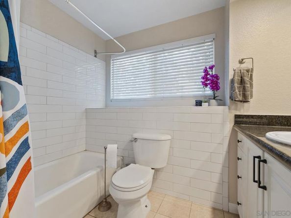 1564 Tanglewood Ln 19, Escondido CA 92029