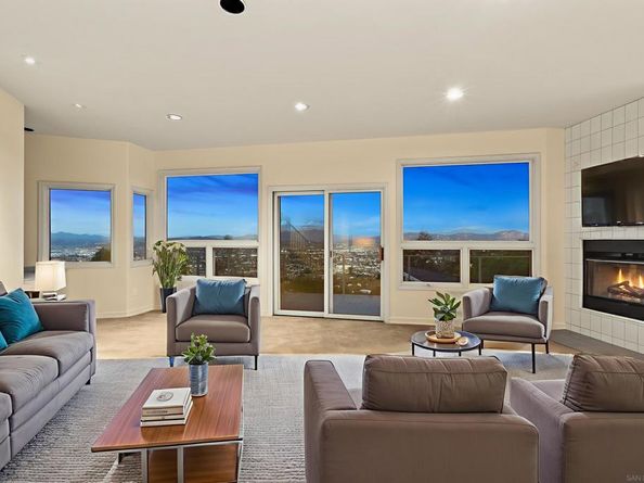 10595 Russell Road, La Mesa CA 91941