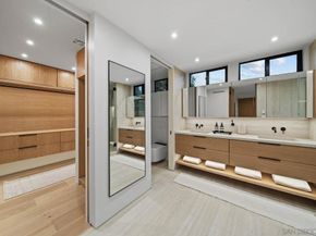 7376 Fay Ave, La Jolla CA 92037