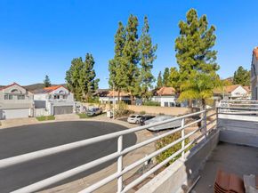 10529 Flora Verda Ct, Santee CA 92071