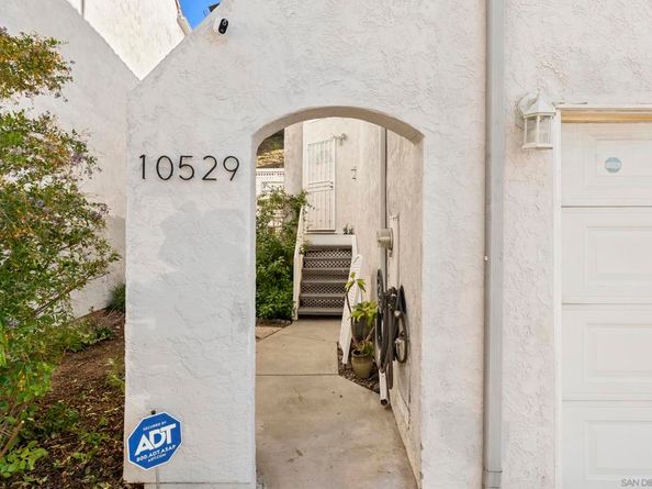 10529 Flora Verda Ct, Santee CA 92071