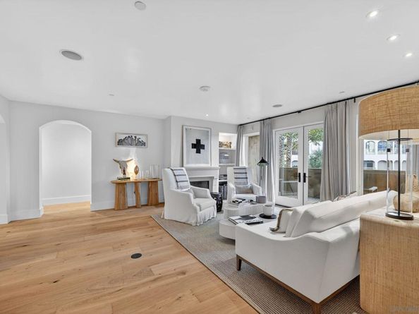 1040 Genter Street 203, La Jolla CA 92037