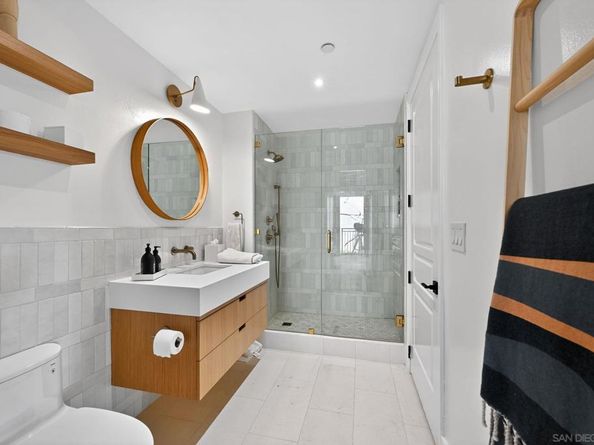 1040 Genter Street 203, La Jolla CA 92037