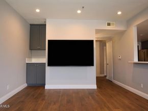 5350 White Oak Avenue 105, Encino CA 91316
